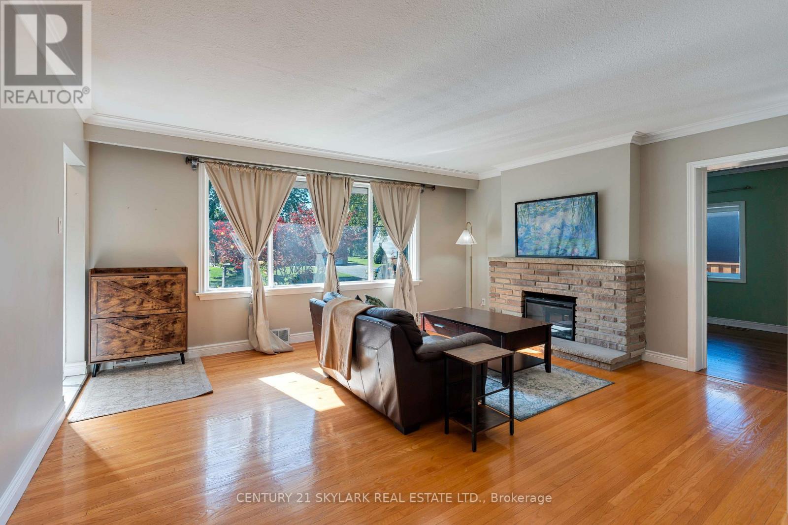 24 AURA LEA BOULEVARD - 9