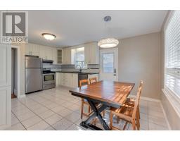 24 Aura Lea Boulevard, Toronto, ON M9M1K3 Photo 14