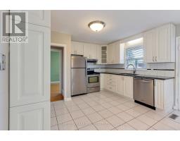 24 Aura Lea Boulevard, Toronto, ON M9M1K3 Photo 15