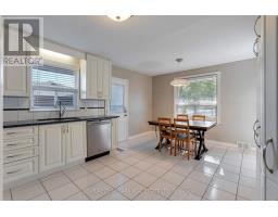 24 Aura Lea Boulevard, Toronto, ON M9M1K3 Photo 16
