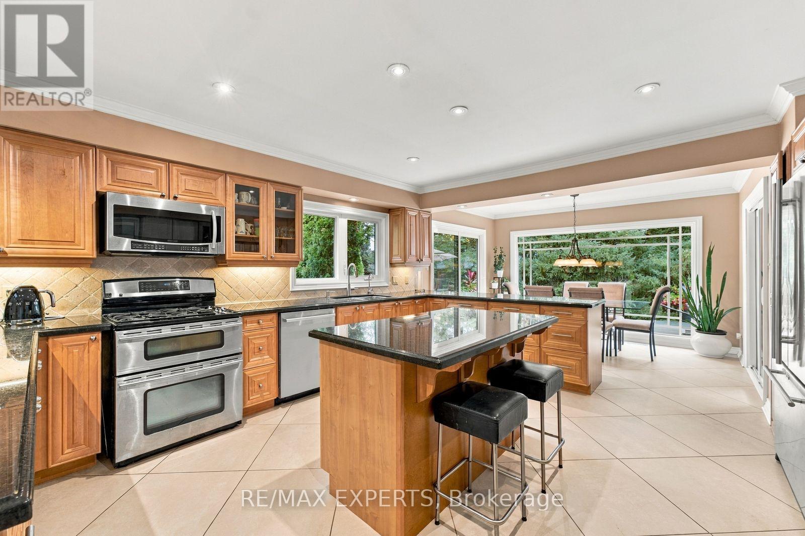 8 Fendley Court, Brampton, ON photo 13
