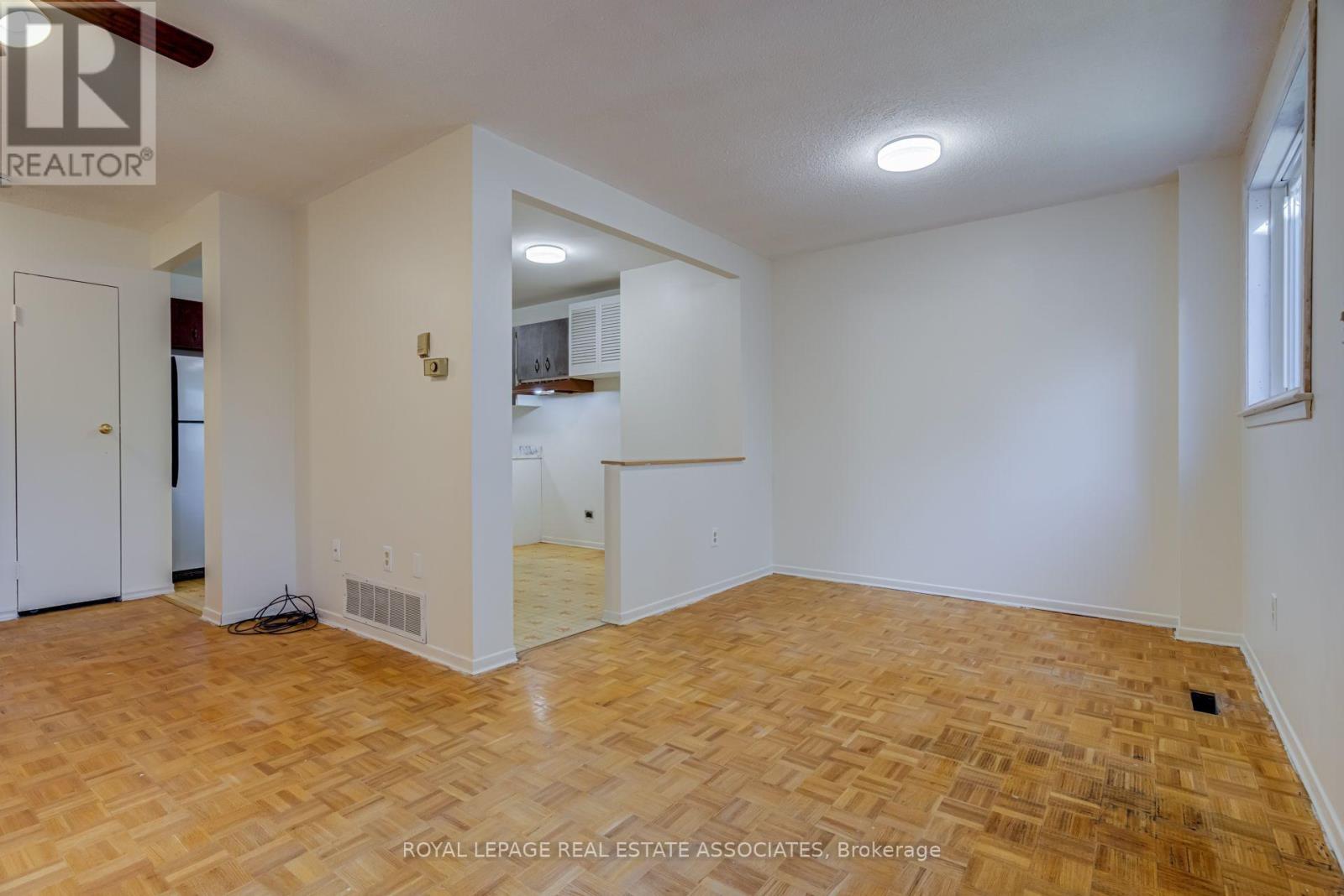215 Mississauga Valley Boulevard, Mississauga, ON photo 14