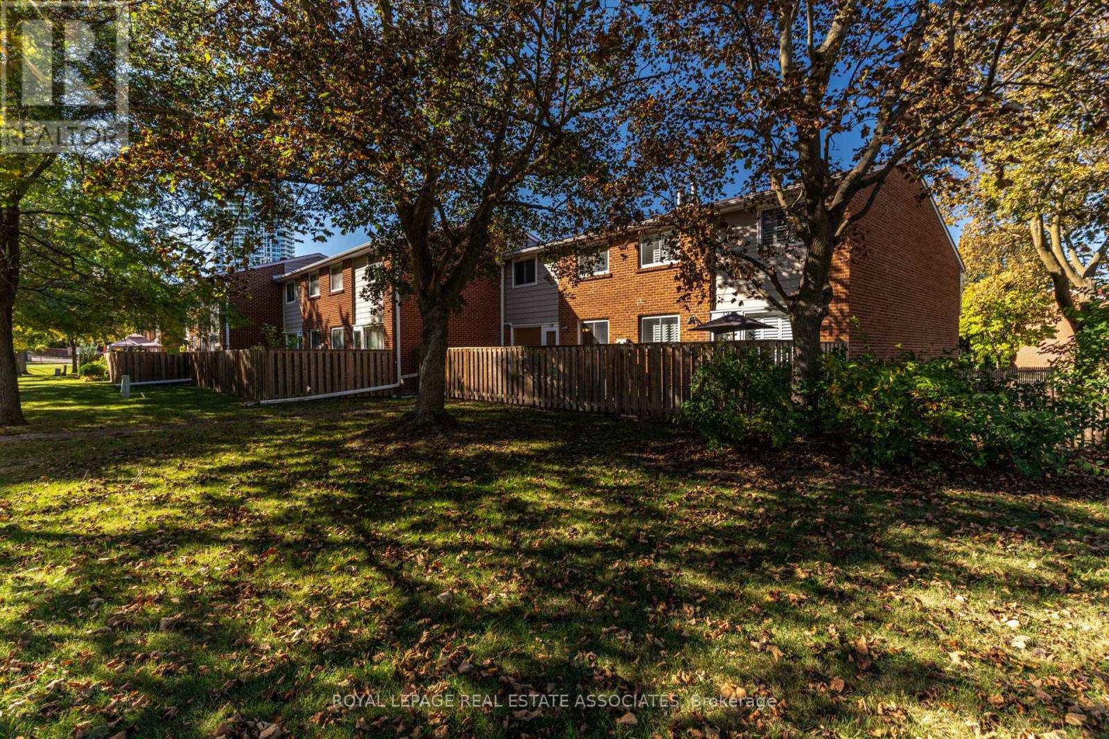 215 Mississauga Valley Boulevard, Mississauga, ON photo 42