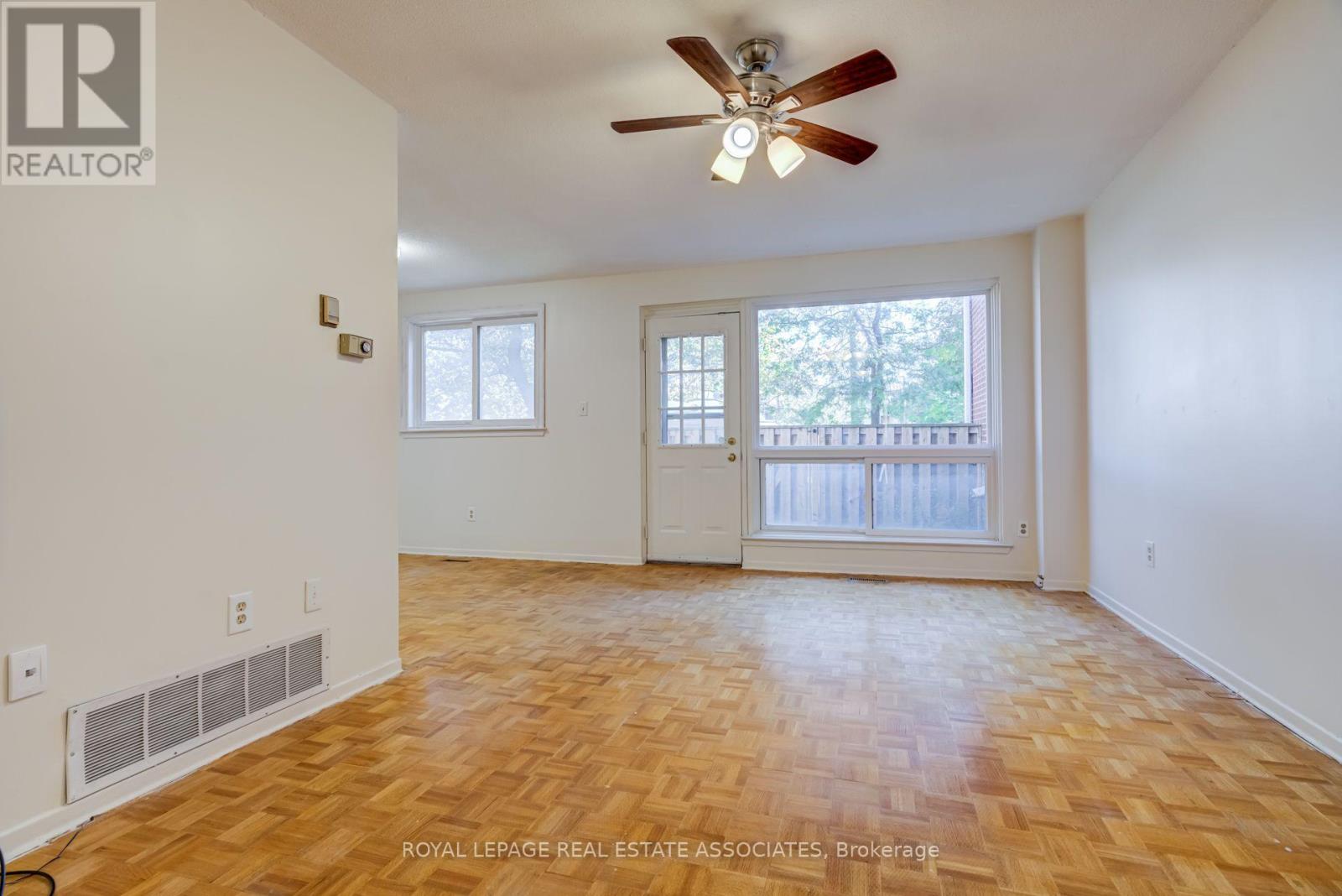 215 Mississauga Valley Boulevard, Mississauga, ON photo 6