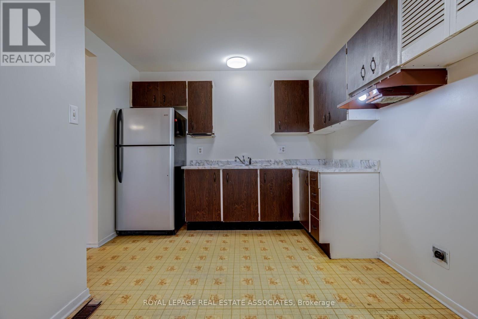 215 Mississauga Valley Boulevard, Mississauga, ON photo 9
