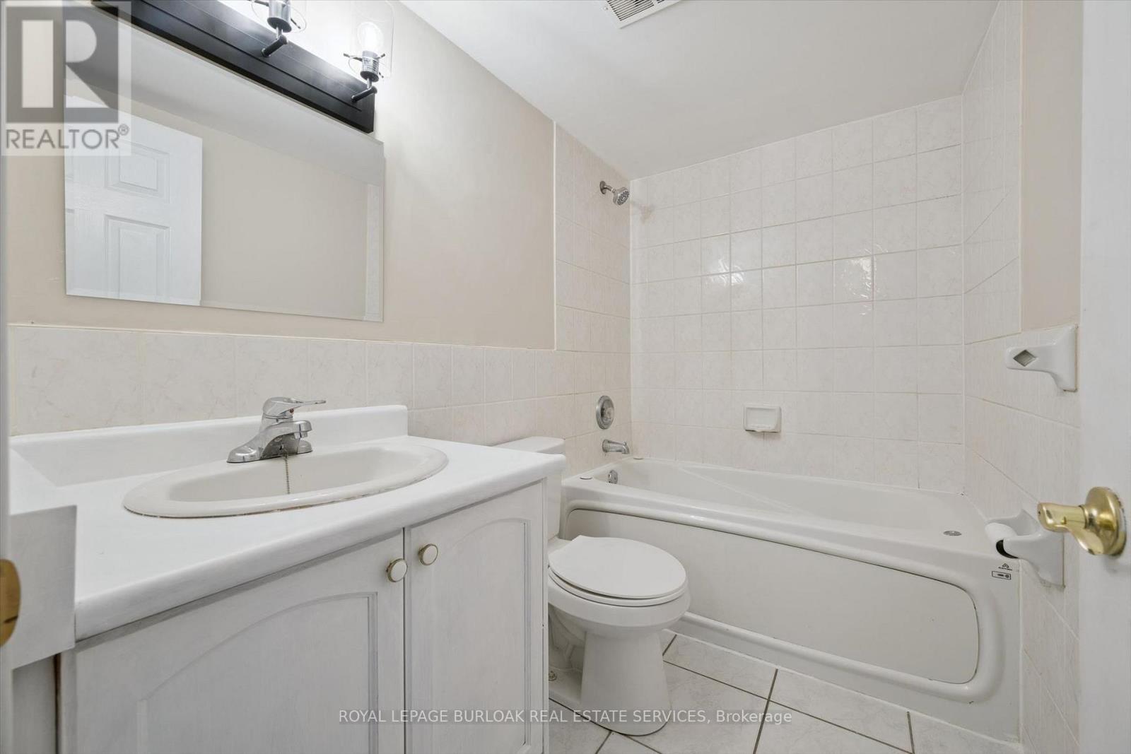 #405 2411 NEW STREET - 22