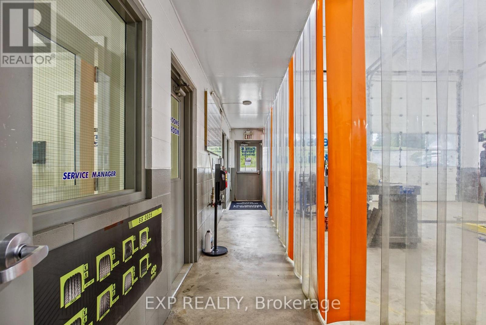 4735 King Street East — photo 20
