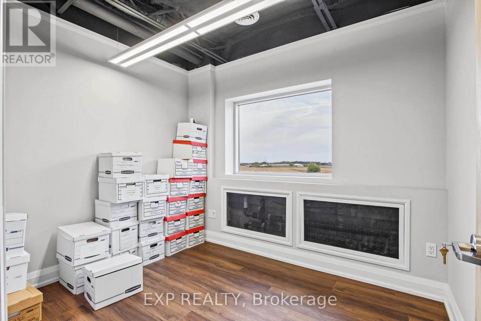 4735 King Street East — photo 37