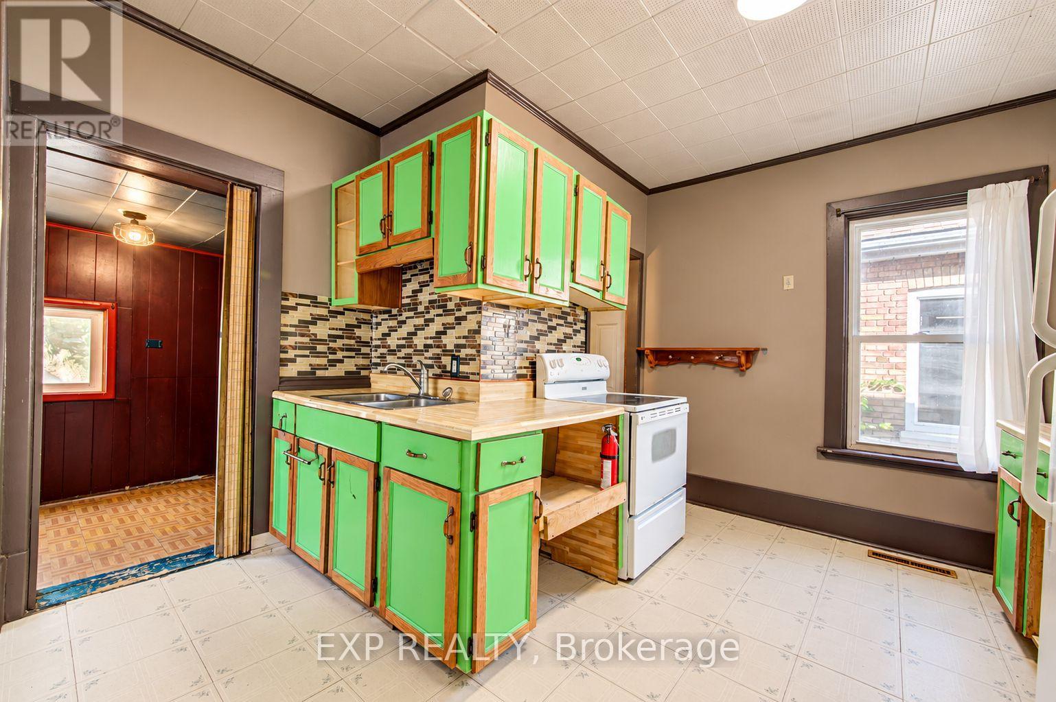 46 Maitland Street, Brantford, ON photo 7