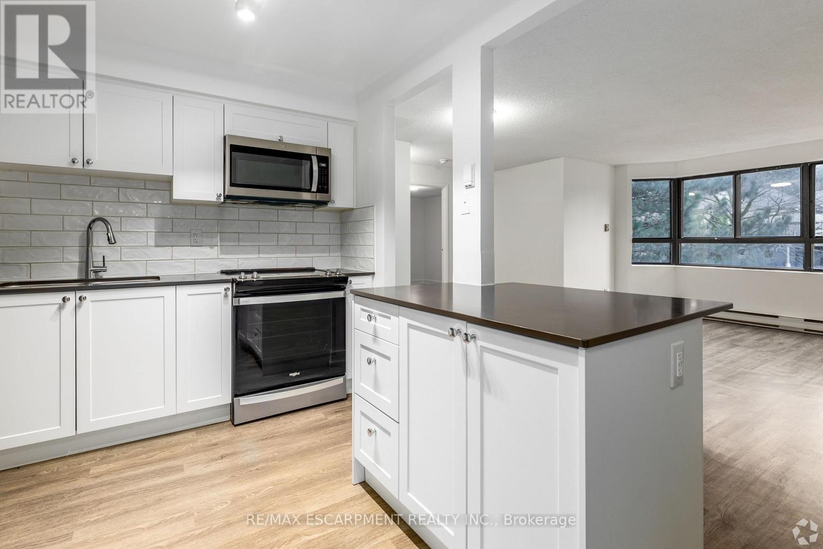 0033 - 565 BELMONT AVENUE W — photo 2