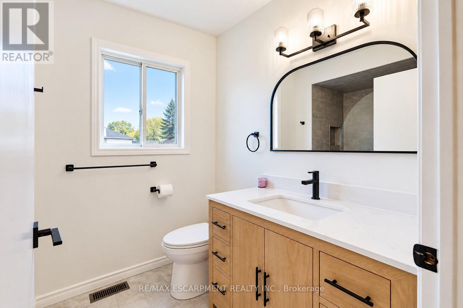 6 SANDRA CRESCENT - 10
