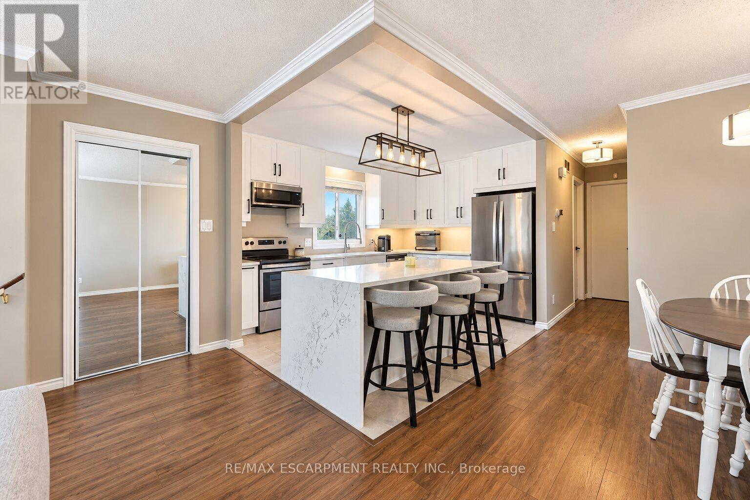 6 SANDRA CRESCENT - 4