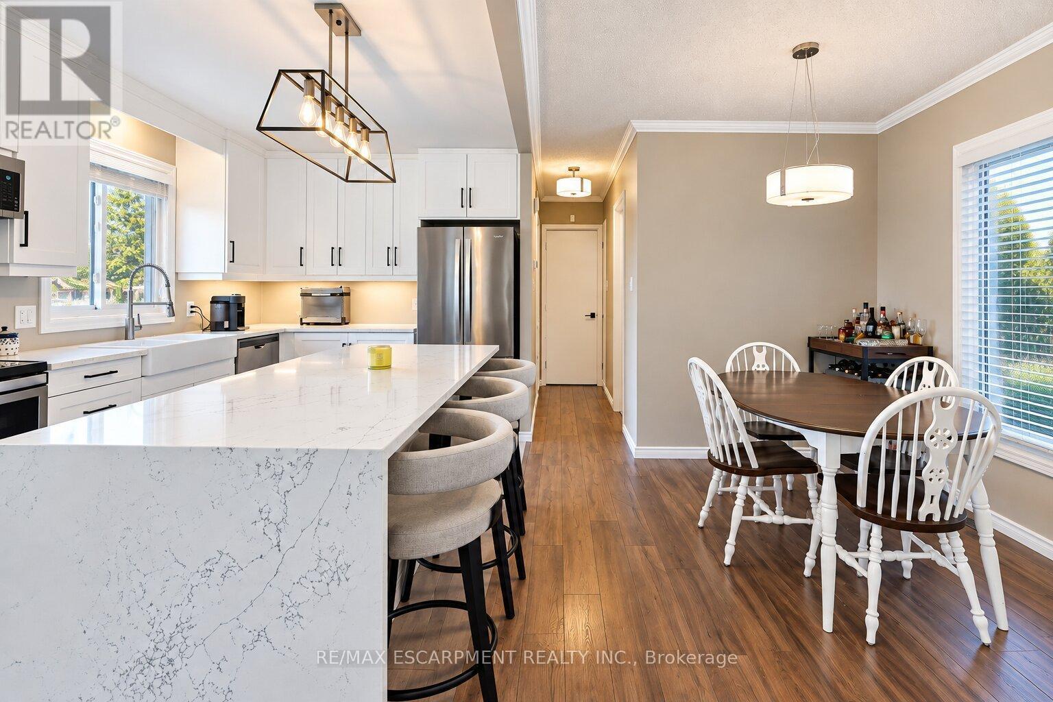 6 SANDRA Crescent, Grimsby, ON photo 5