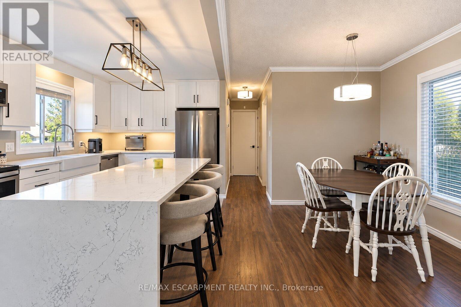 6 SANDRA Crescent, Grimsby, ON photo 8