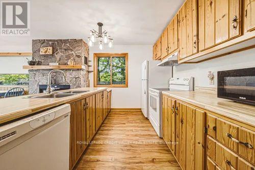 1064 Whiskey Jack Lane, Algonquin Highlands, ON photo 8