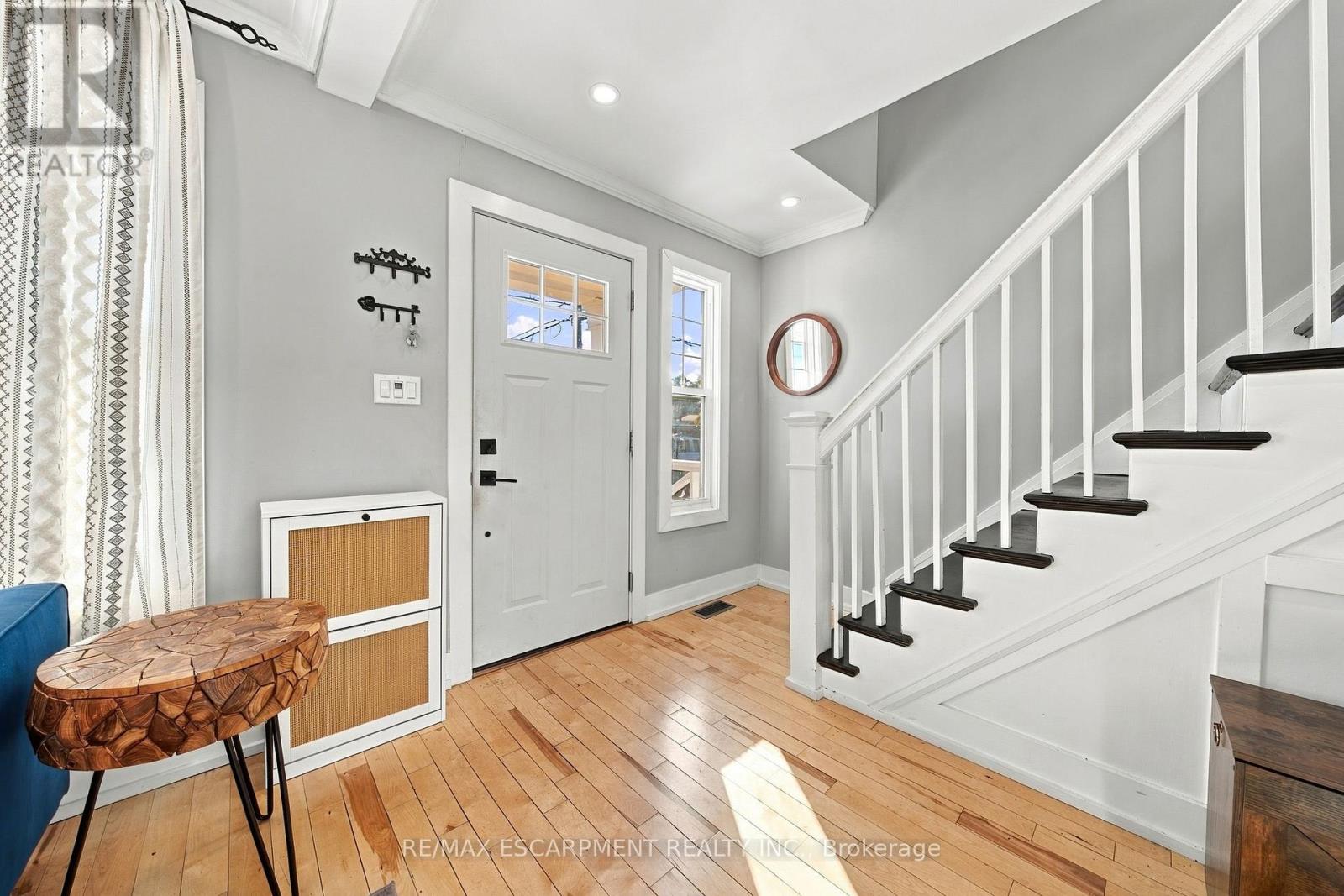 1231 Dunsmure Road, Hamilton, ON photo 3