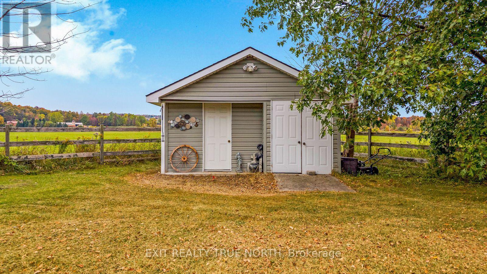 145489 16 SIDE ROAD - 45