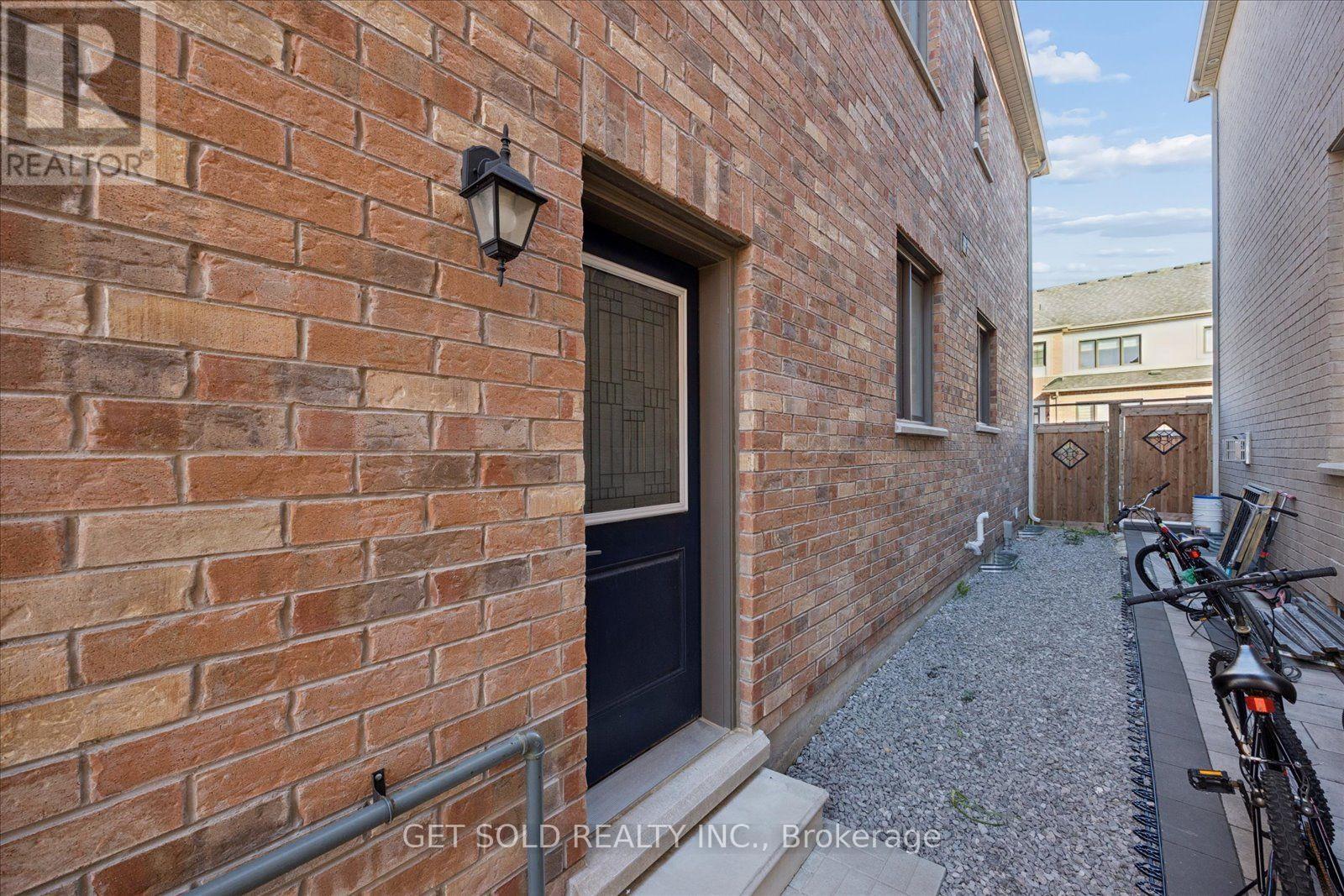 34 HUGGINS DRIVE - 41