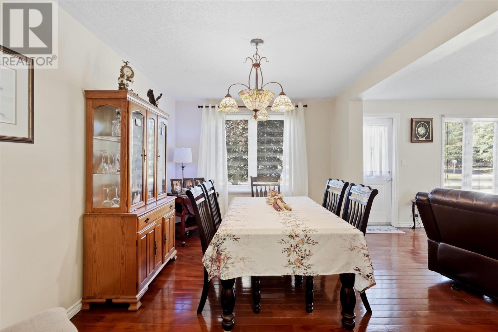 435 Chambers Ave — photo 7