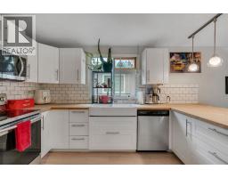 431 37 Street SW - photo 2