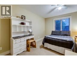 4pc Bathroom - 3101 4a Street Nw, Calgary, AB T2M3B5 Photo 14