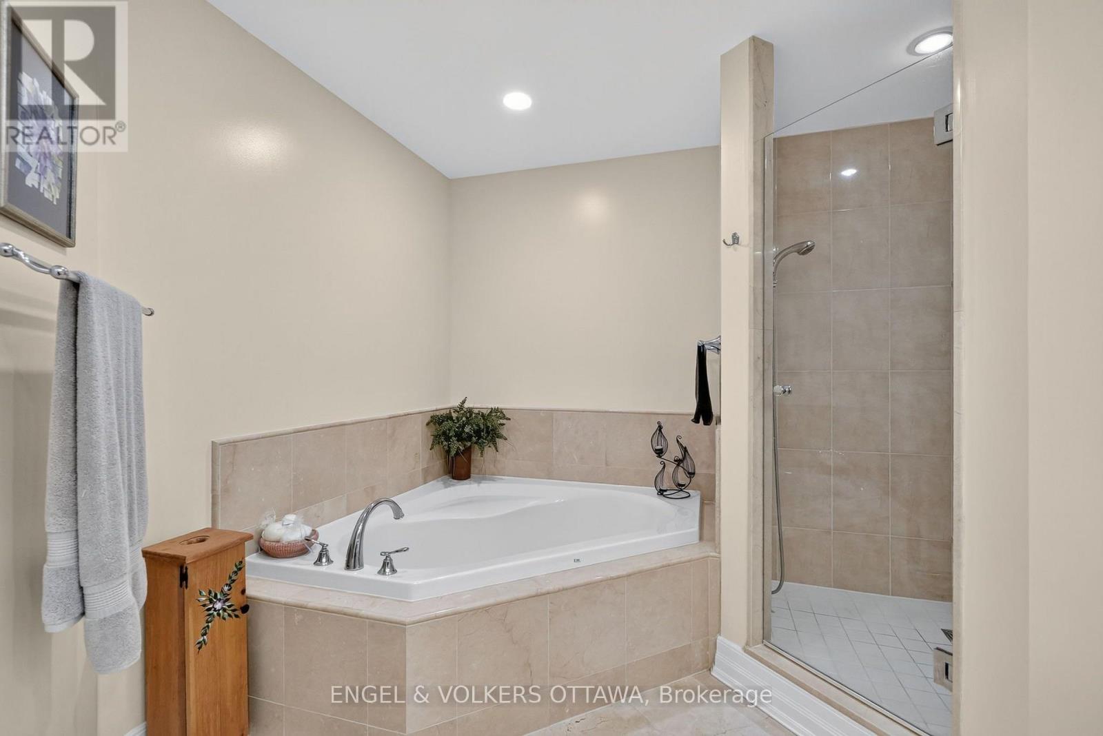 #1608 3580 RIVERGATE WAY - Image 16