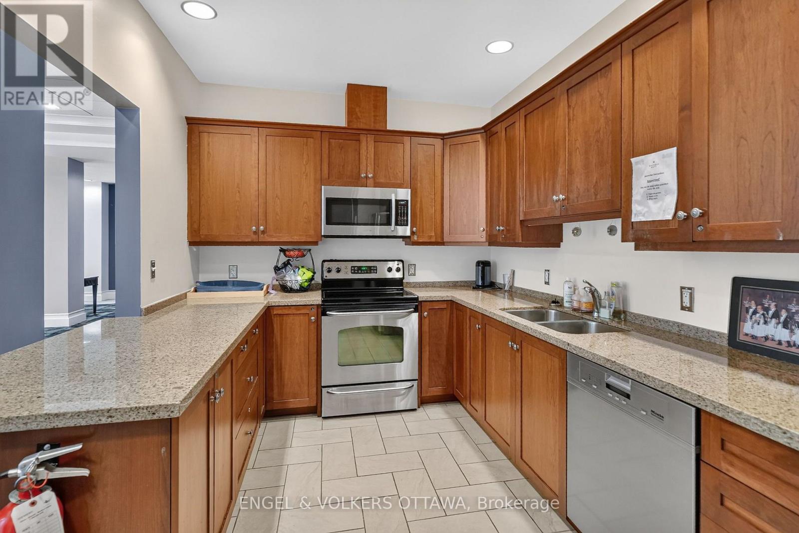 #1608 3580 RIVERGATE WAY - Image 30