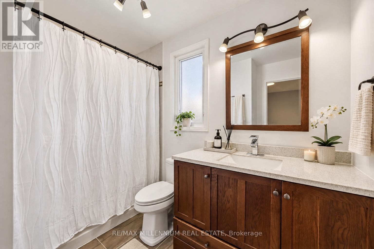 1855 MALDEN CRESCENT - 17