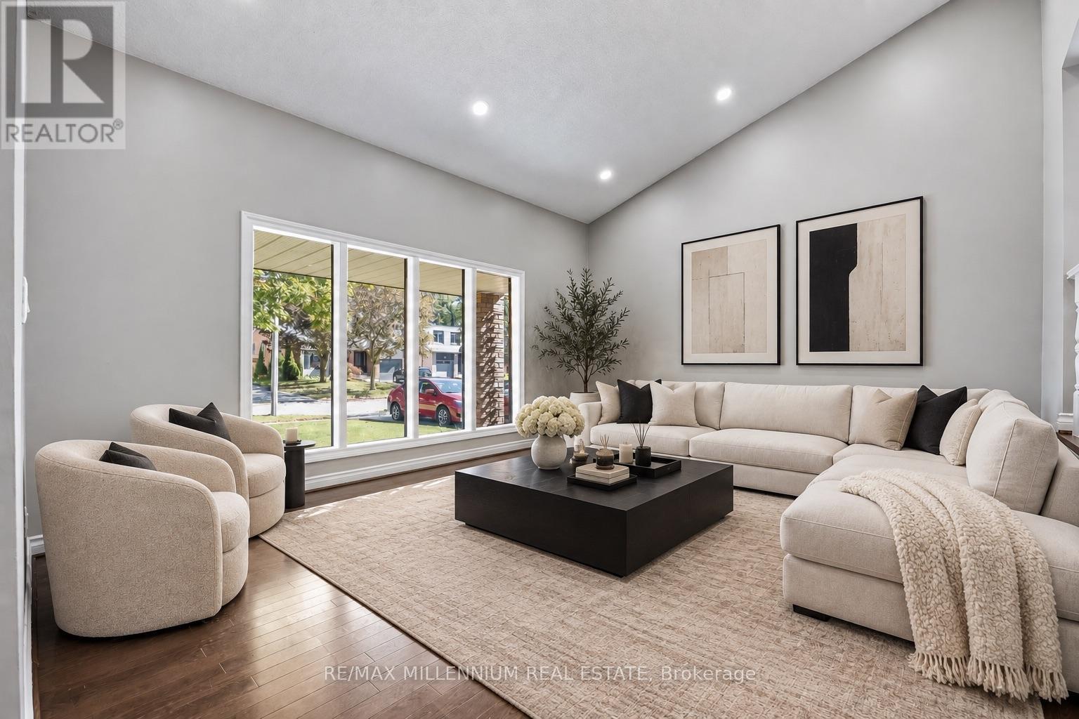 1855 MALDEN CRESCENT - 4