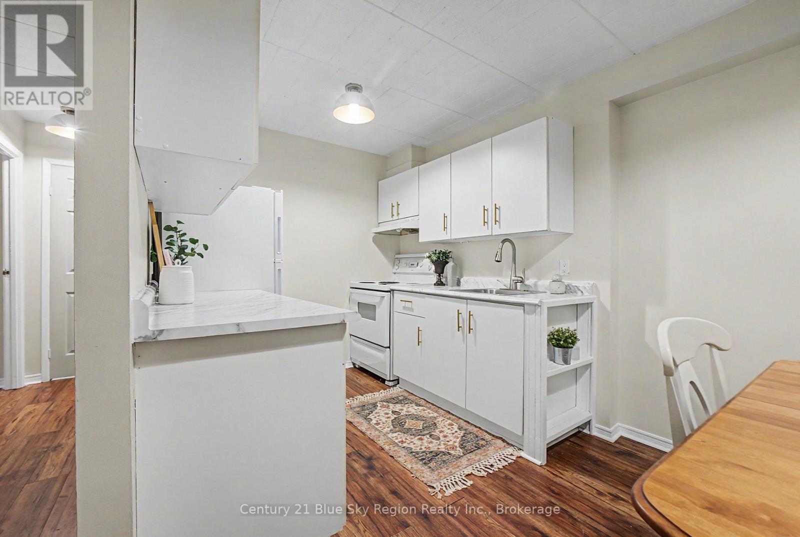 #108 213 LEONARD STREET - Image 11