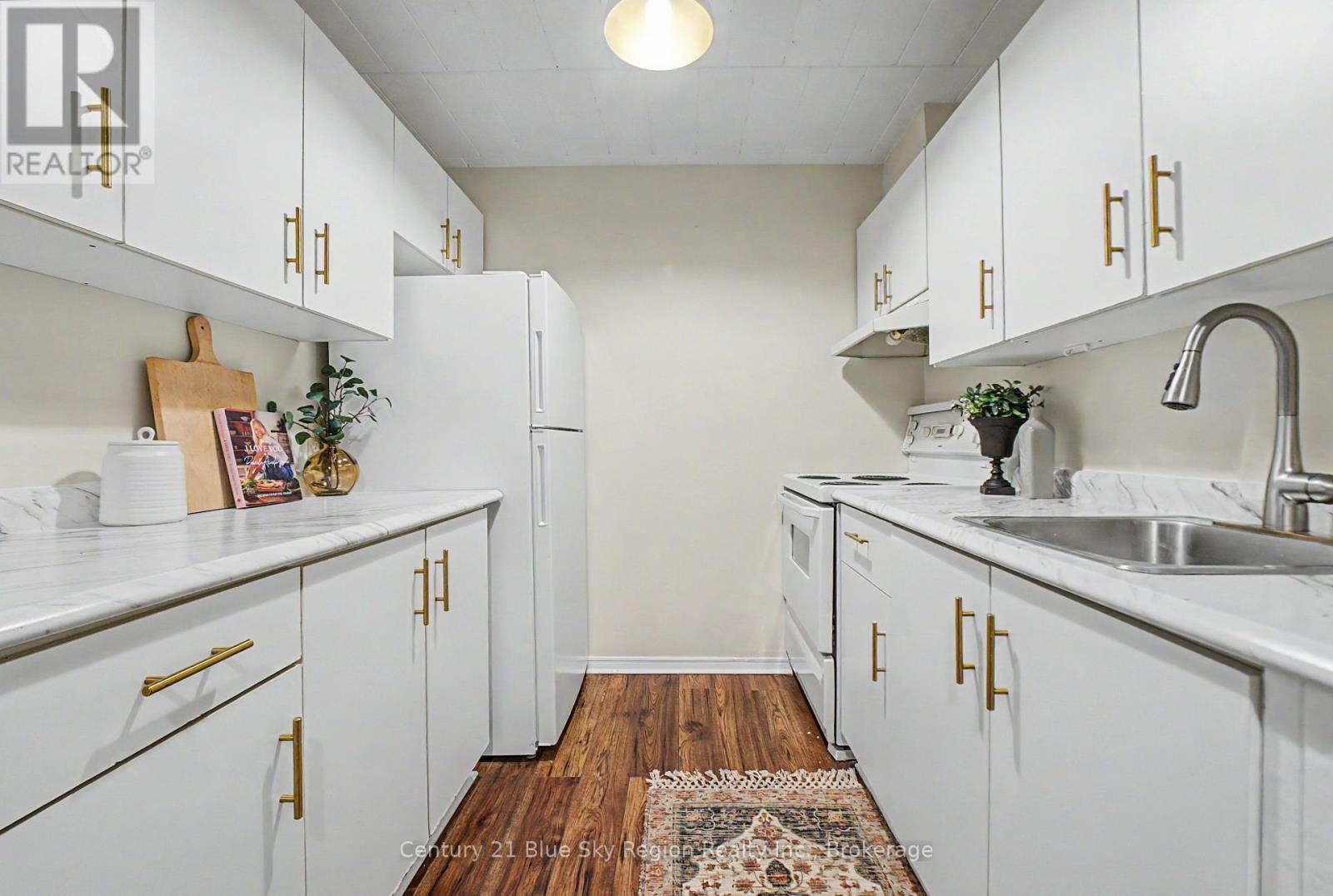 #108 213 LEONARD STREET - 12