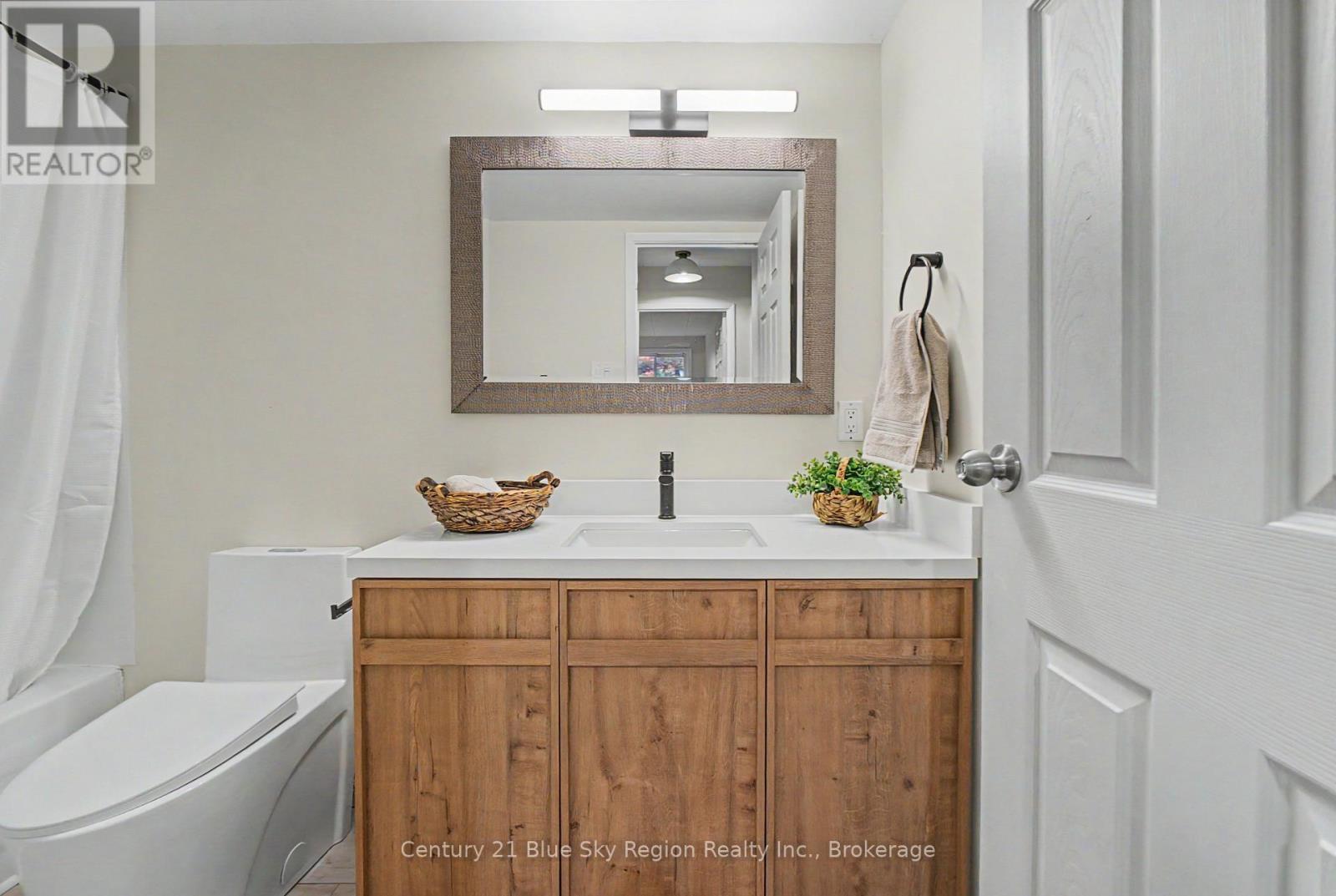 #108 213 LEONARD STREET - Image 17