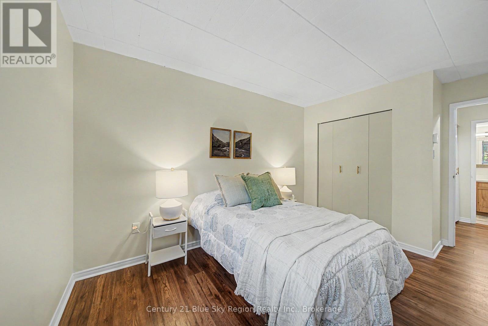 #108 213 LEONARD STREET - 21