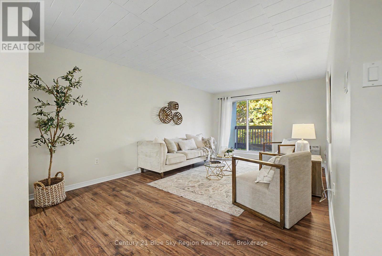#108 213 LEONARD STREET - 4