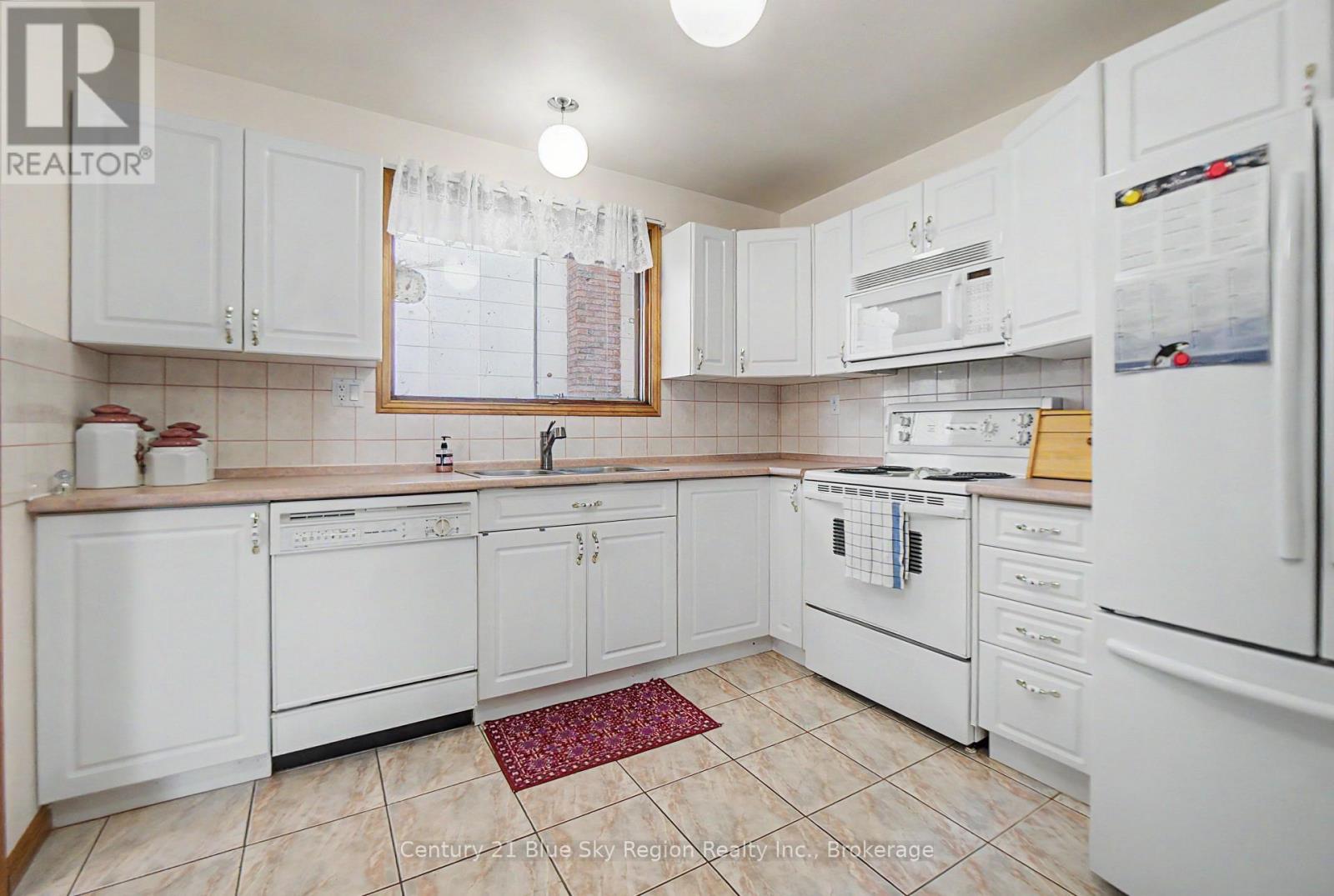 29 BEAVER CRESCENT - Image 12
