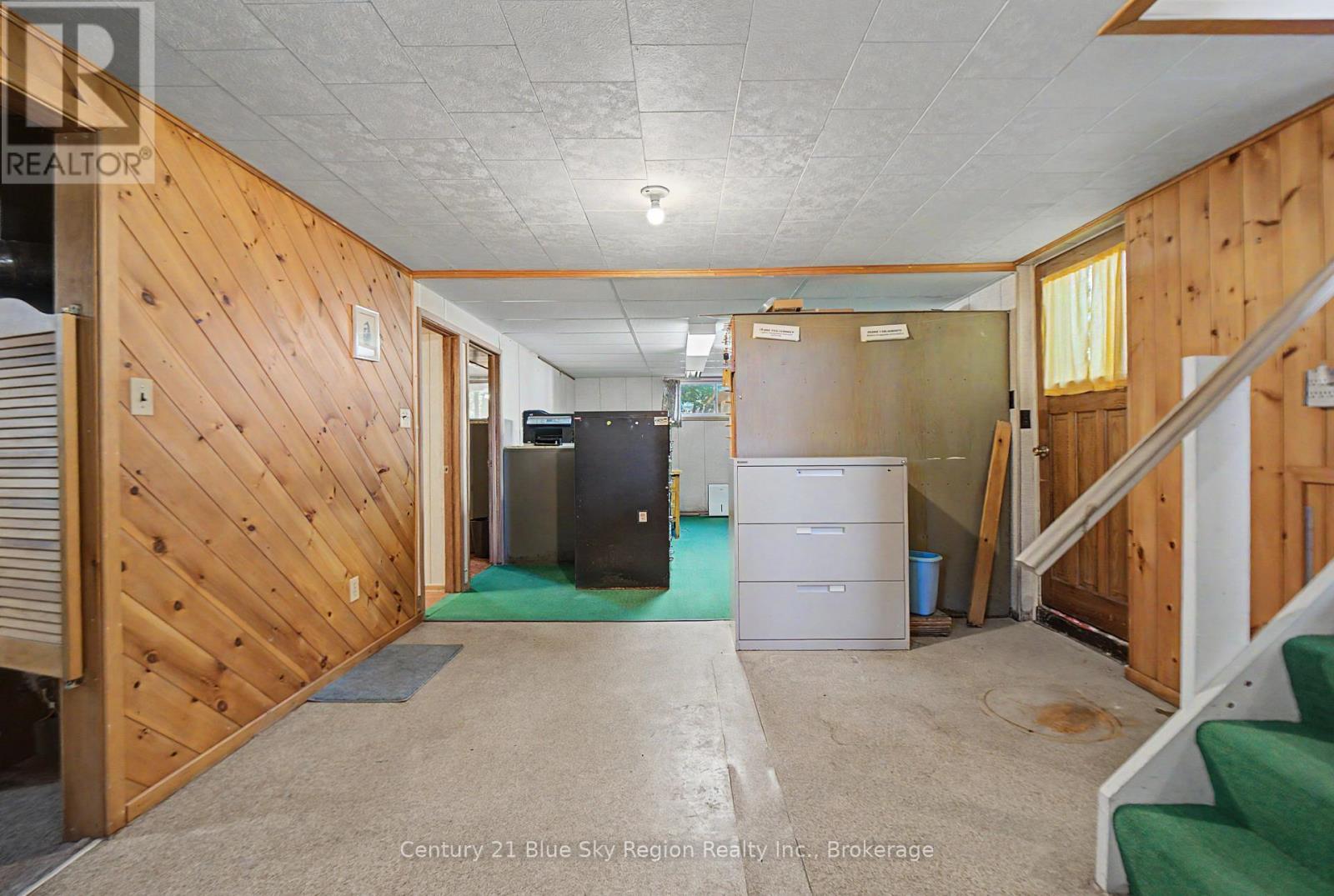 29 BEAVER CRESCENT - 30