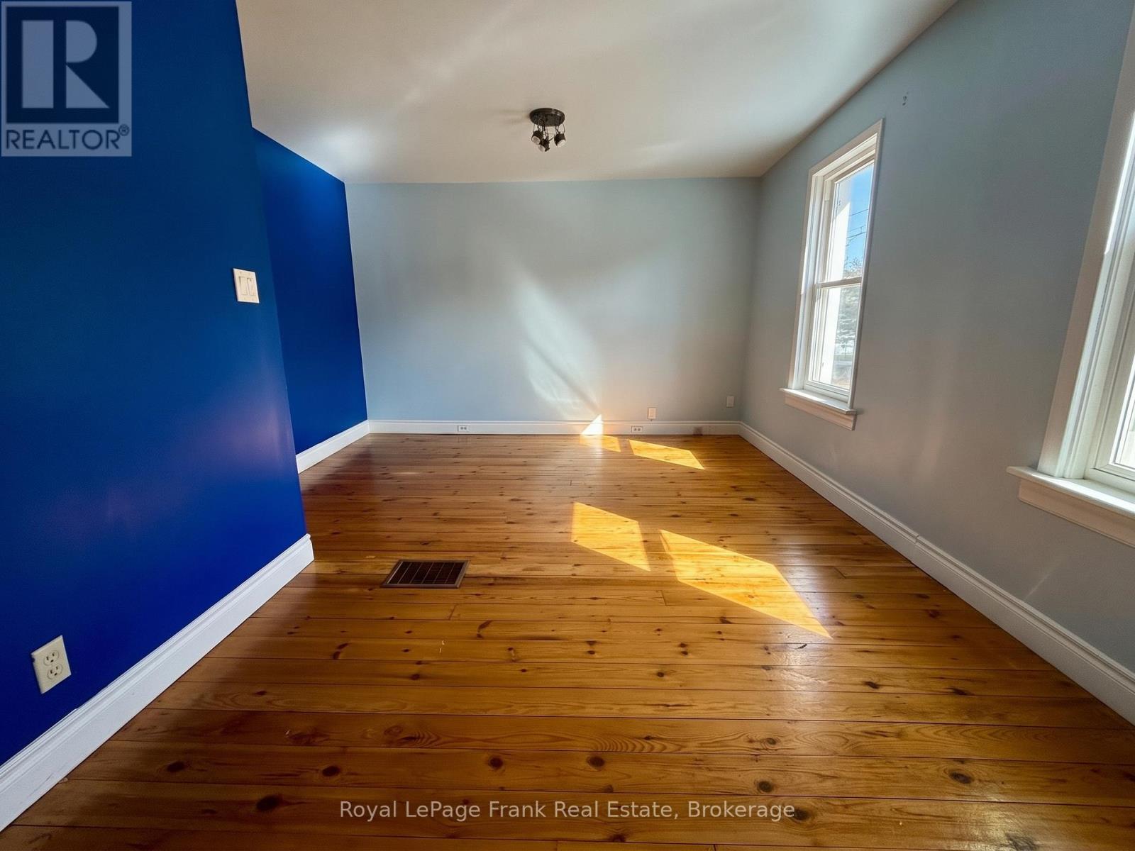 672 Romaine Street — photo 22