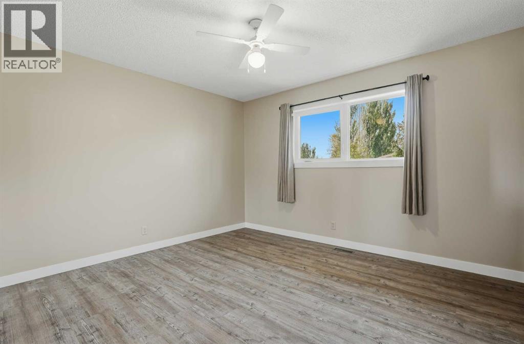 422 8 Street N - Image 14