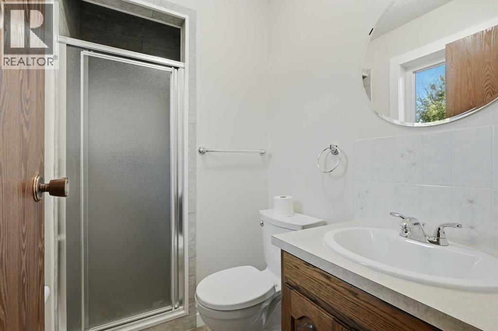 422 8 Street N - Image 15