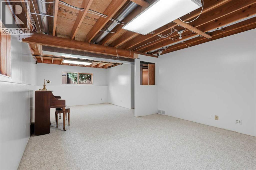 422 8 Street N - Image 32