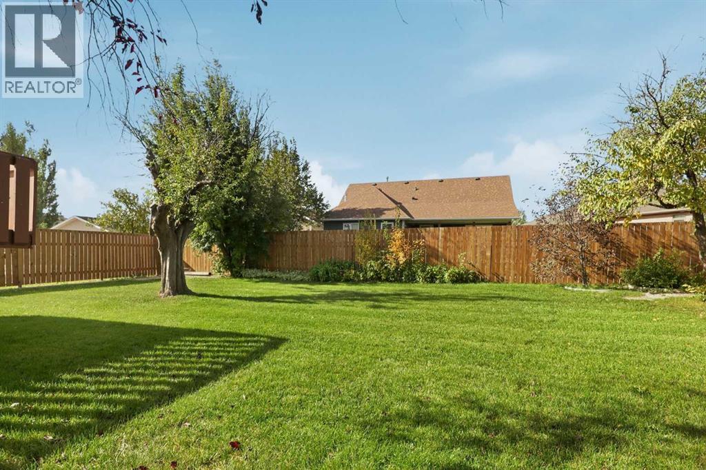 422 8 Street N - Image 36