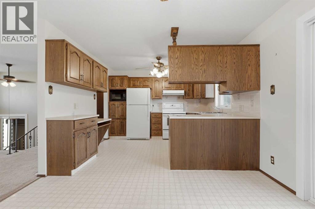 422 8 Street N - 8