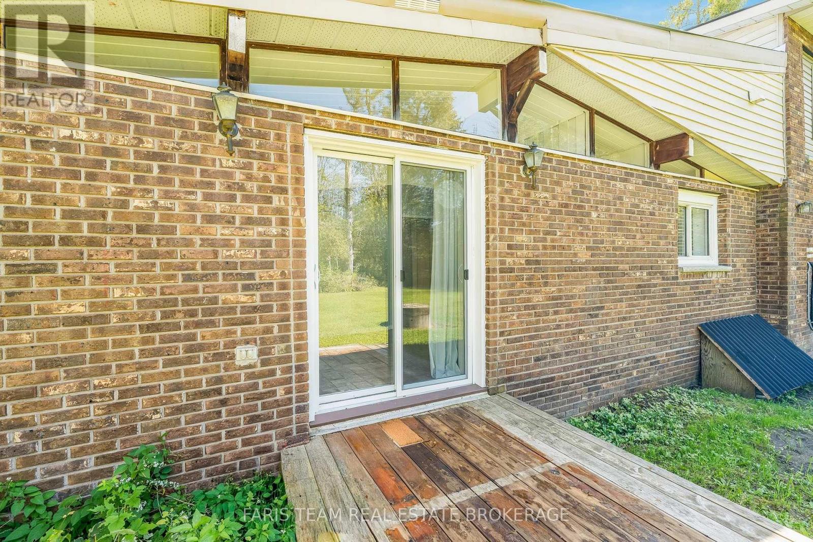 224 LAKESHORE ROAD W - 25