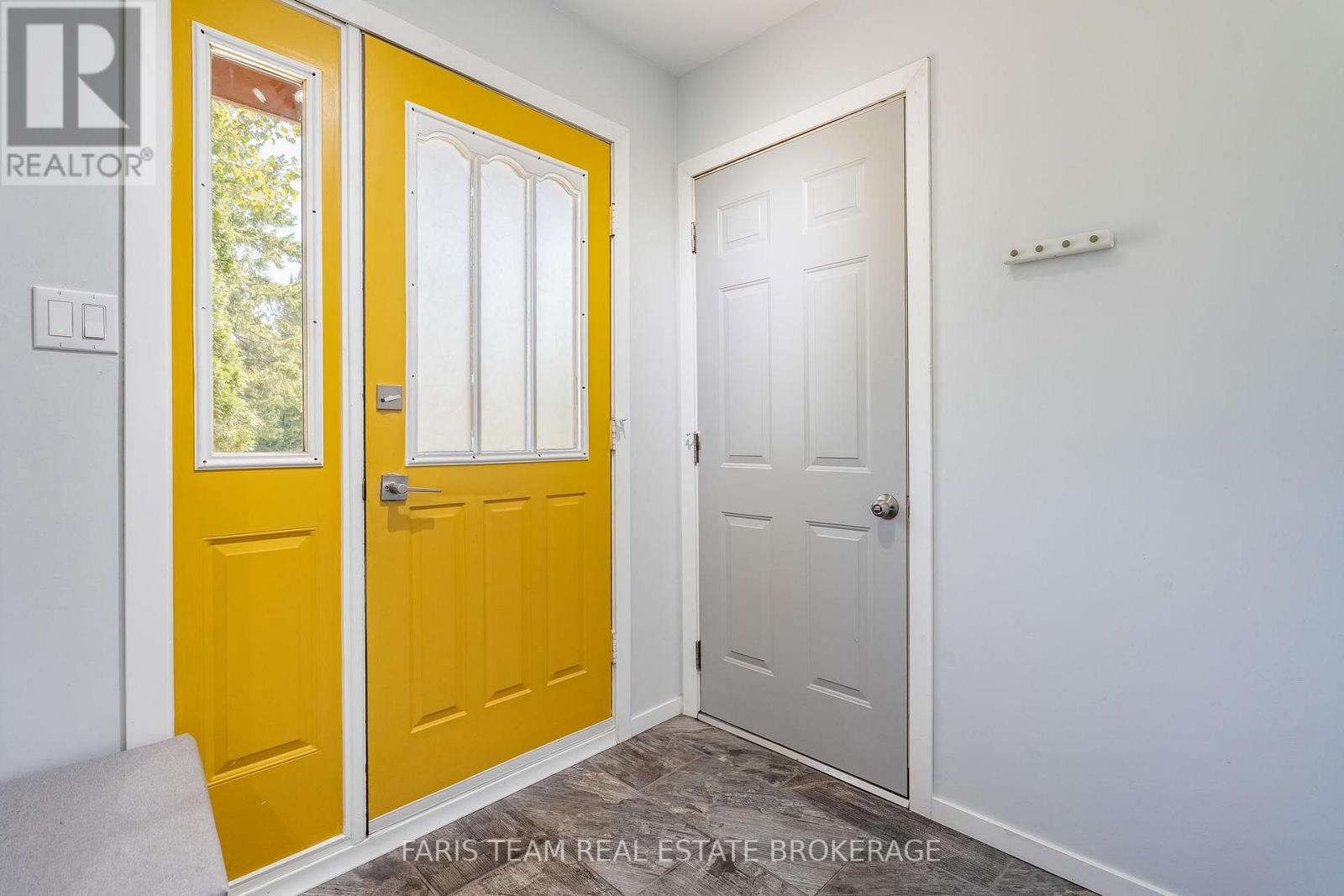 224 Lakeshore Road West, Oro-Medonte, ON photo 4
