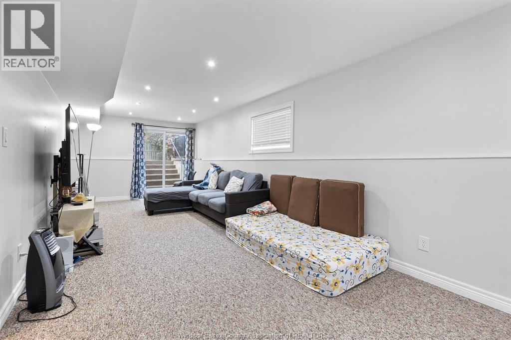 1685 CHATEAU AVENUE - 12