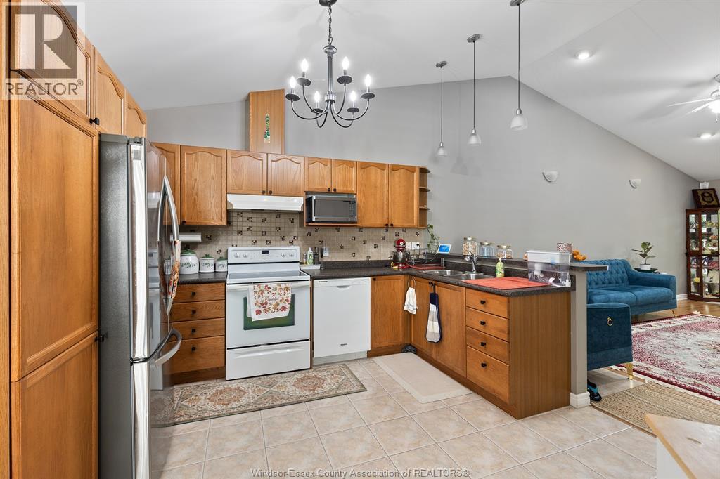 1685 CHATEAU AVENUE - 2