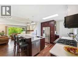 5pc Bathroom - 1322 Ridgedale Avenue, Penticton, BC V2A2S2 Photo 12