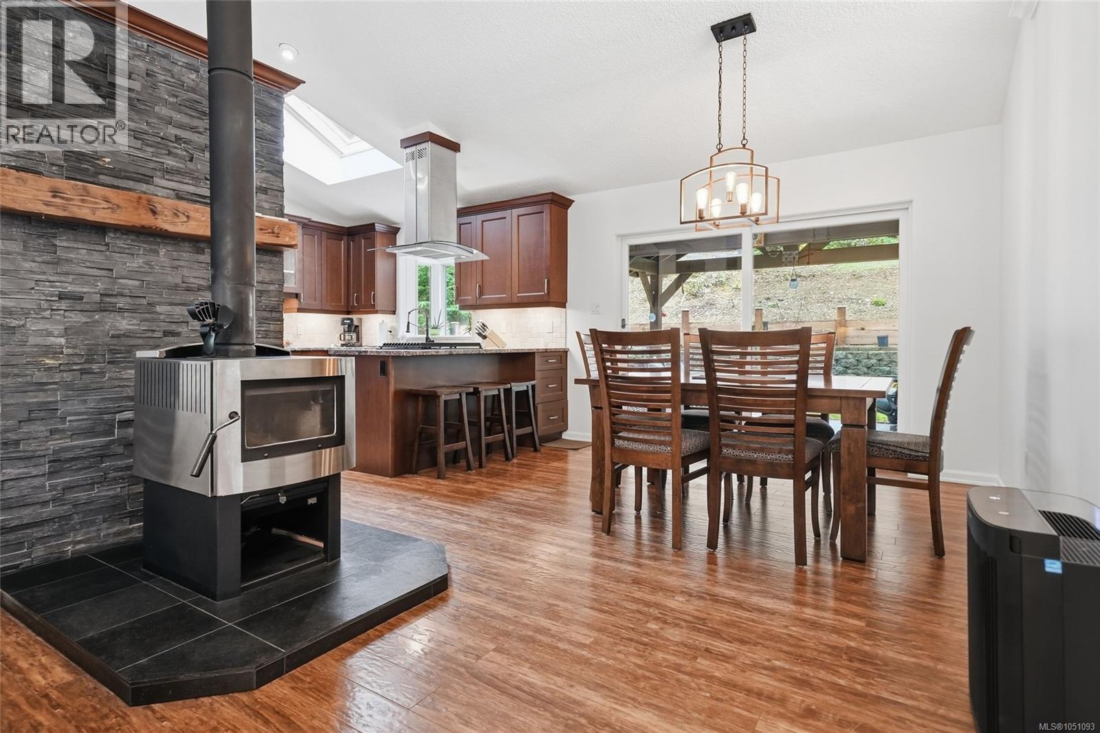 1580 Meadowood Way - Image 4