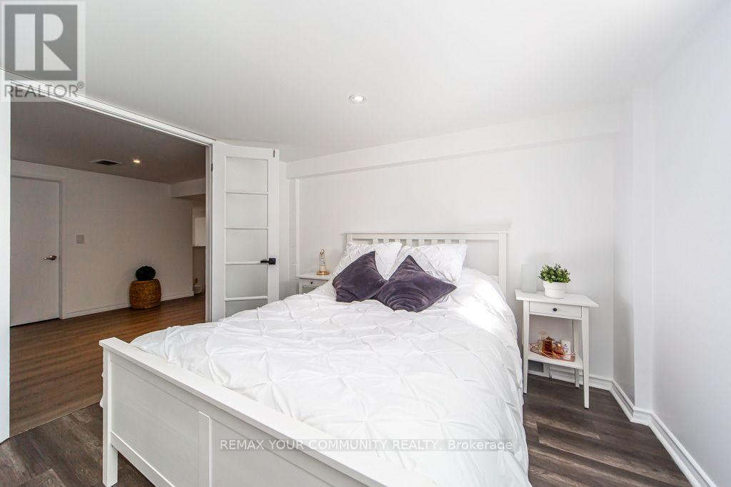 66 Decarie Circle, Toronto, ON photo 27