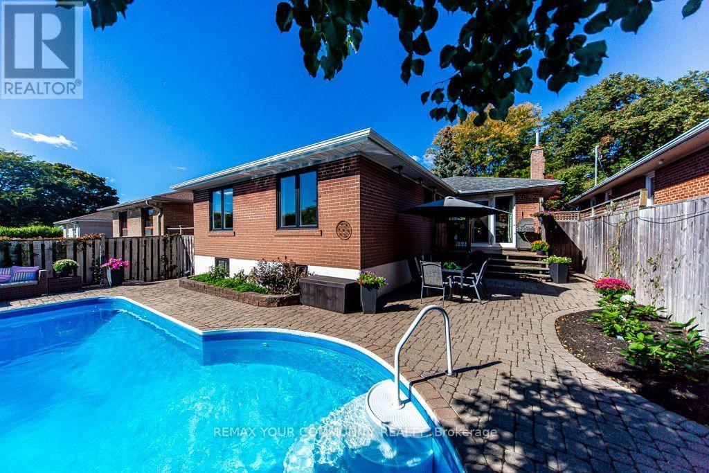 66 Decarie Circle, Toronto, ON photo 33